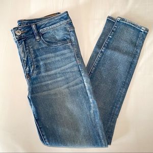 High Waisted Medium Wash Jegging - American Eagle